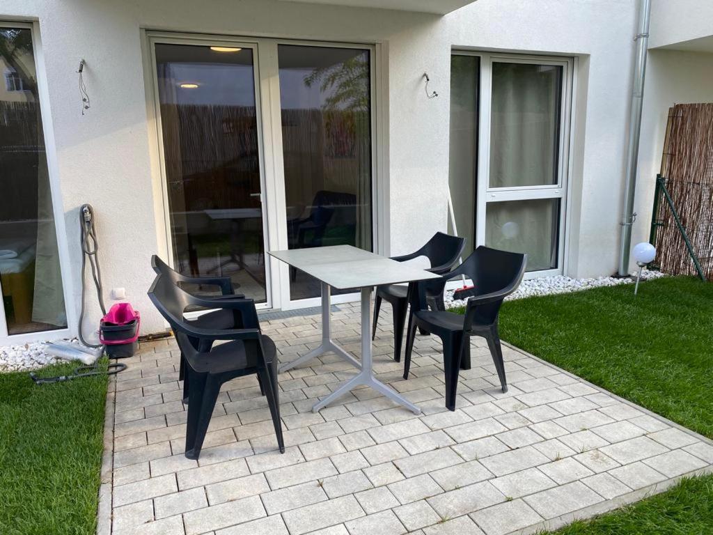 Modern Apartment With Garden Near City Center Відень Екстер'єр фото